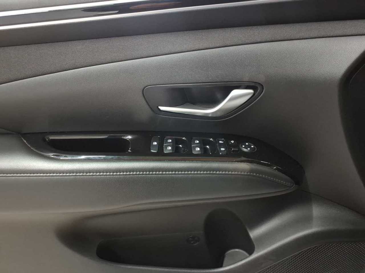 Hyundai TUCSON 1.6 T-GDi 48V-Hybrid 2WD Trend 18