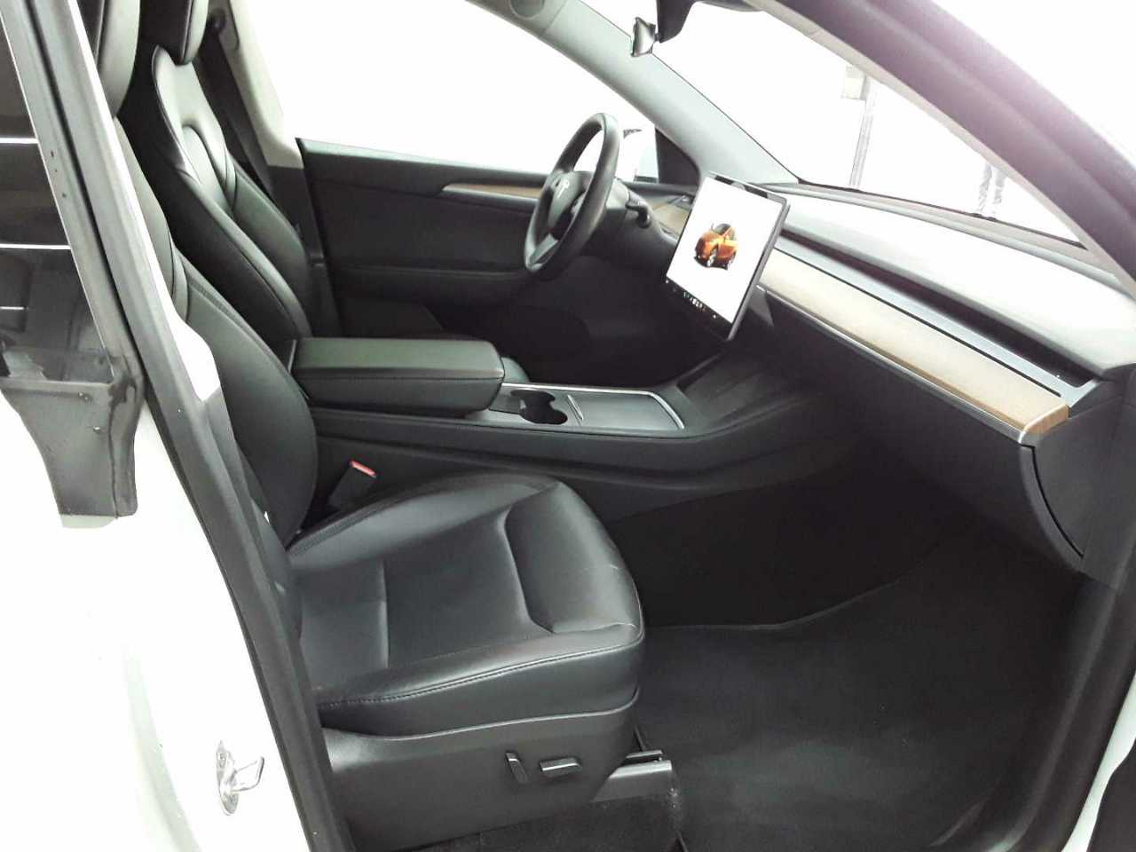 Tesla Model Y Long Range Dual Motor AWD 8