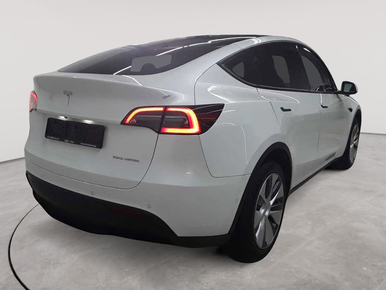 Tesla Model Y Long Range Dual Motor AWD 4