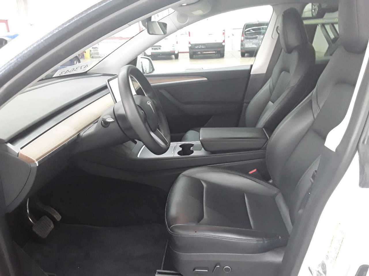 Tesla Model Y Long Range Dual Motor AWD 7