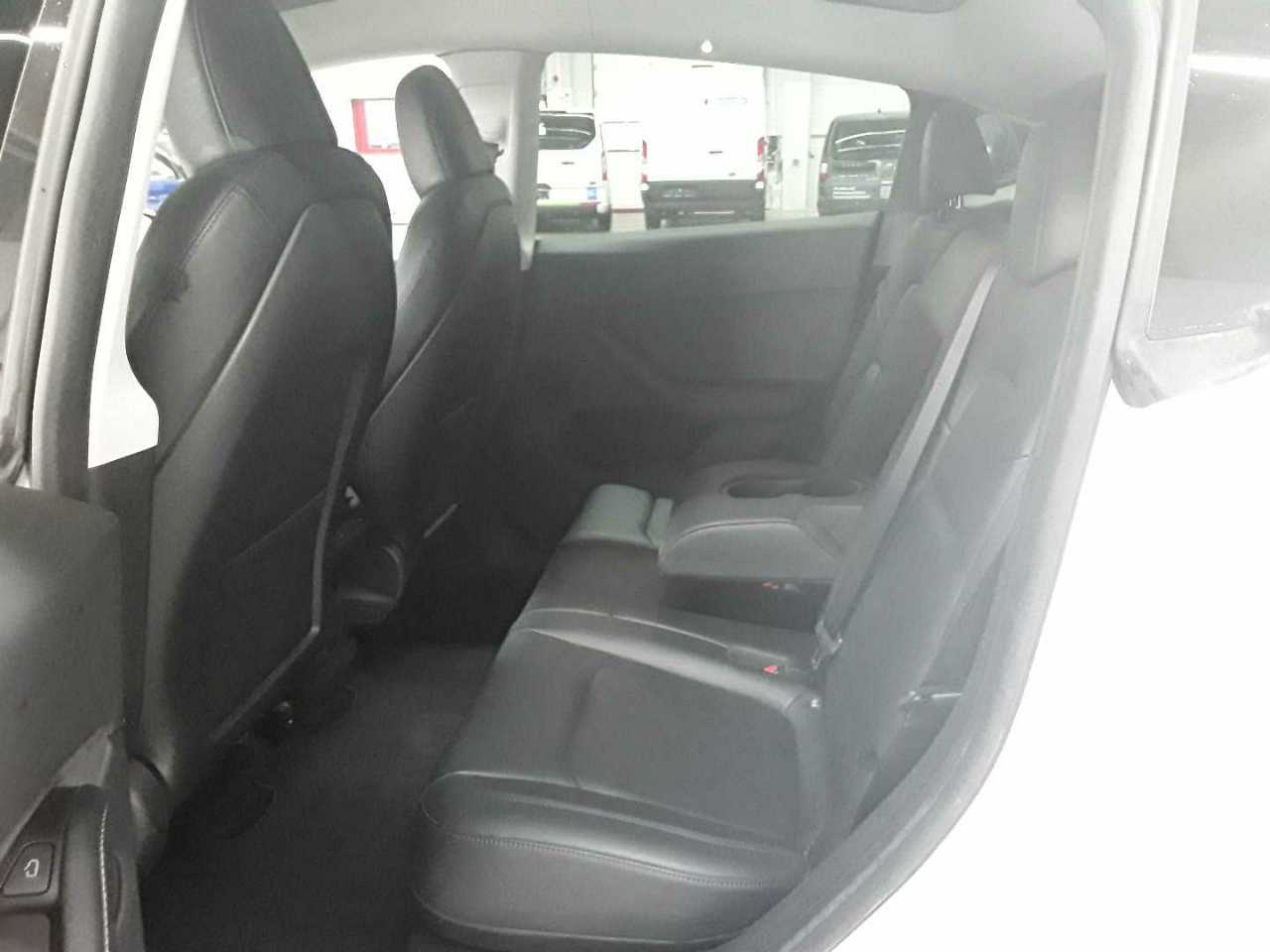 Tesla Model Y Long Range Dual Motor AWD 13