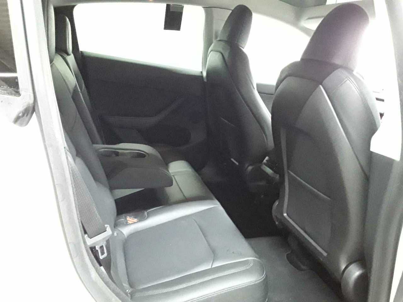 Tesla Model Y Long Range Dual Motor AWD 14