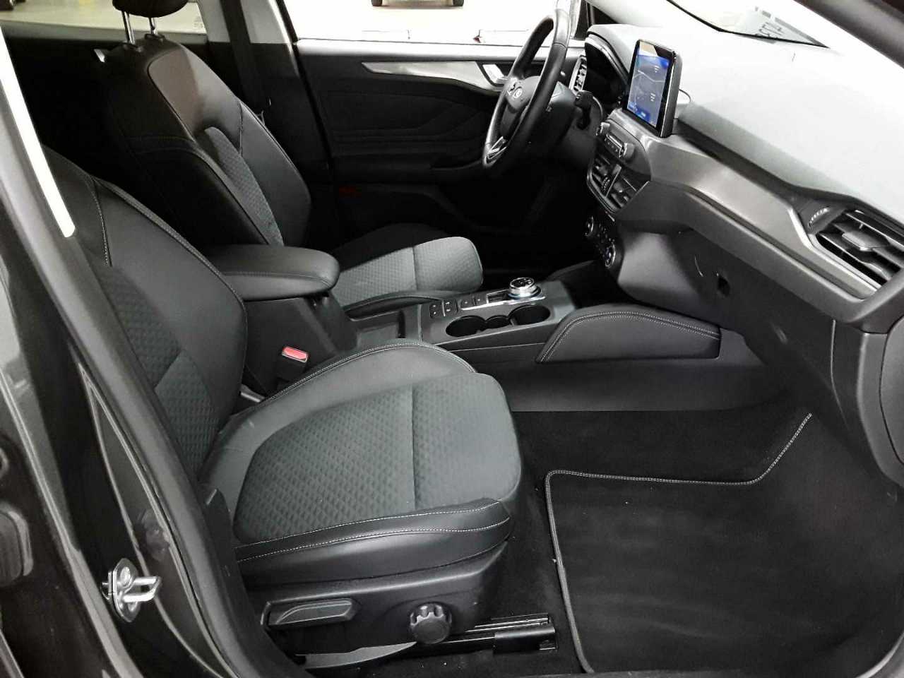 Ford Focus Turnier 1.0 EcoBoost Start-Stopp-System Aut. TITANIUM X 8