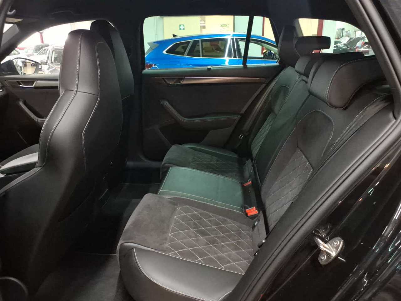 Skoda Superb Combi 1.4 TSI iV DSG Sportline 13