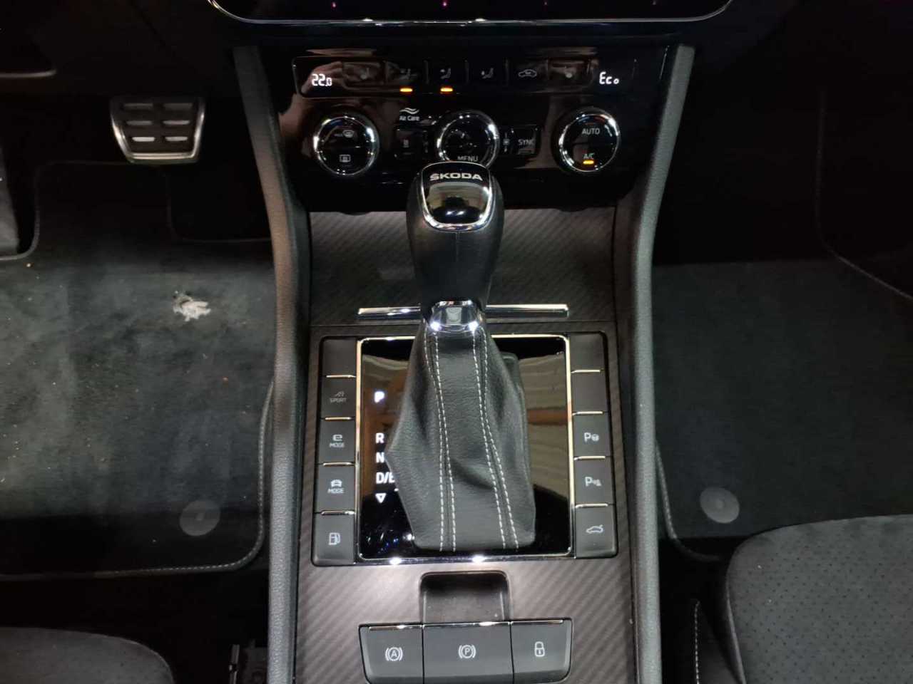 Skoda Superb Combi 1.4 TSI iV DSG Sportline 10