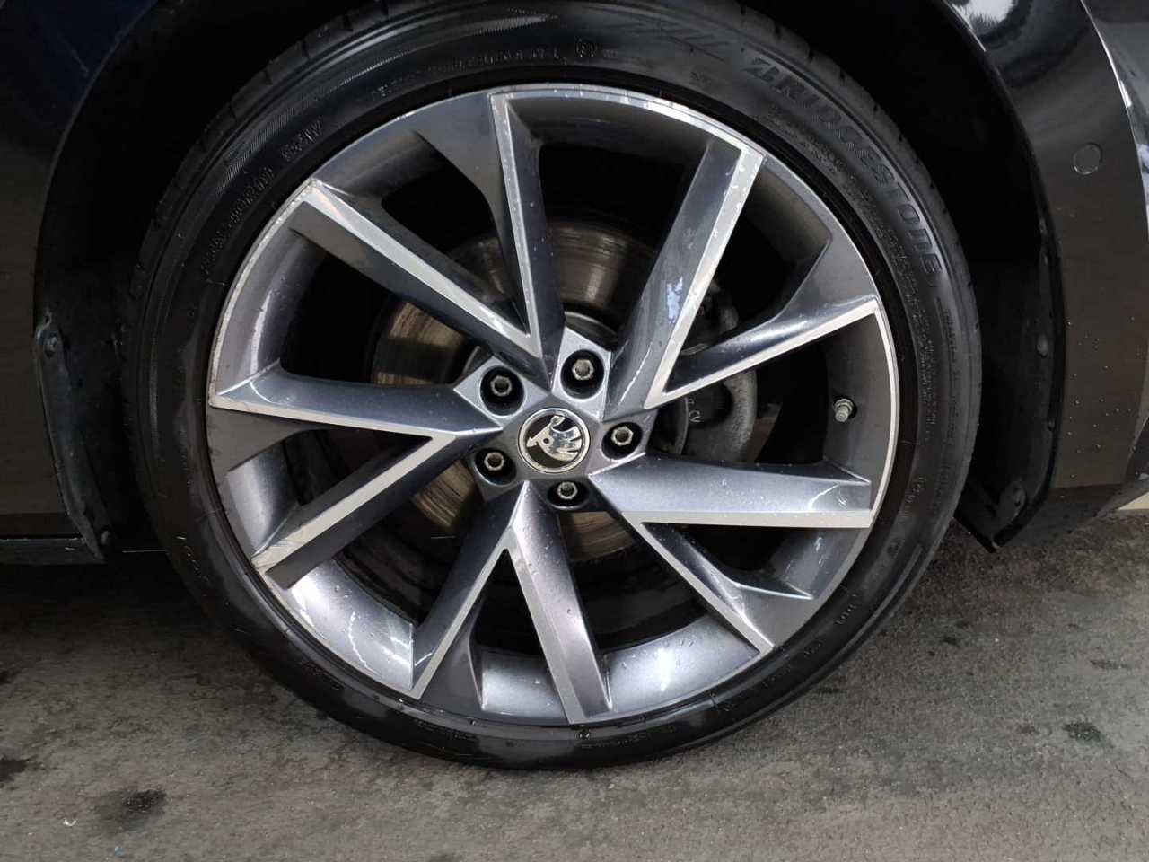Skoda Superb Combi 1.4 TSI iV DSG Sportline 17