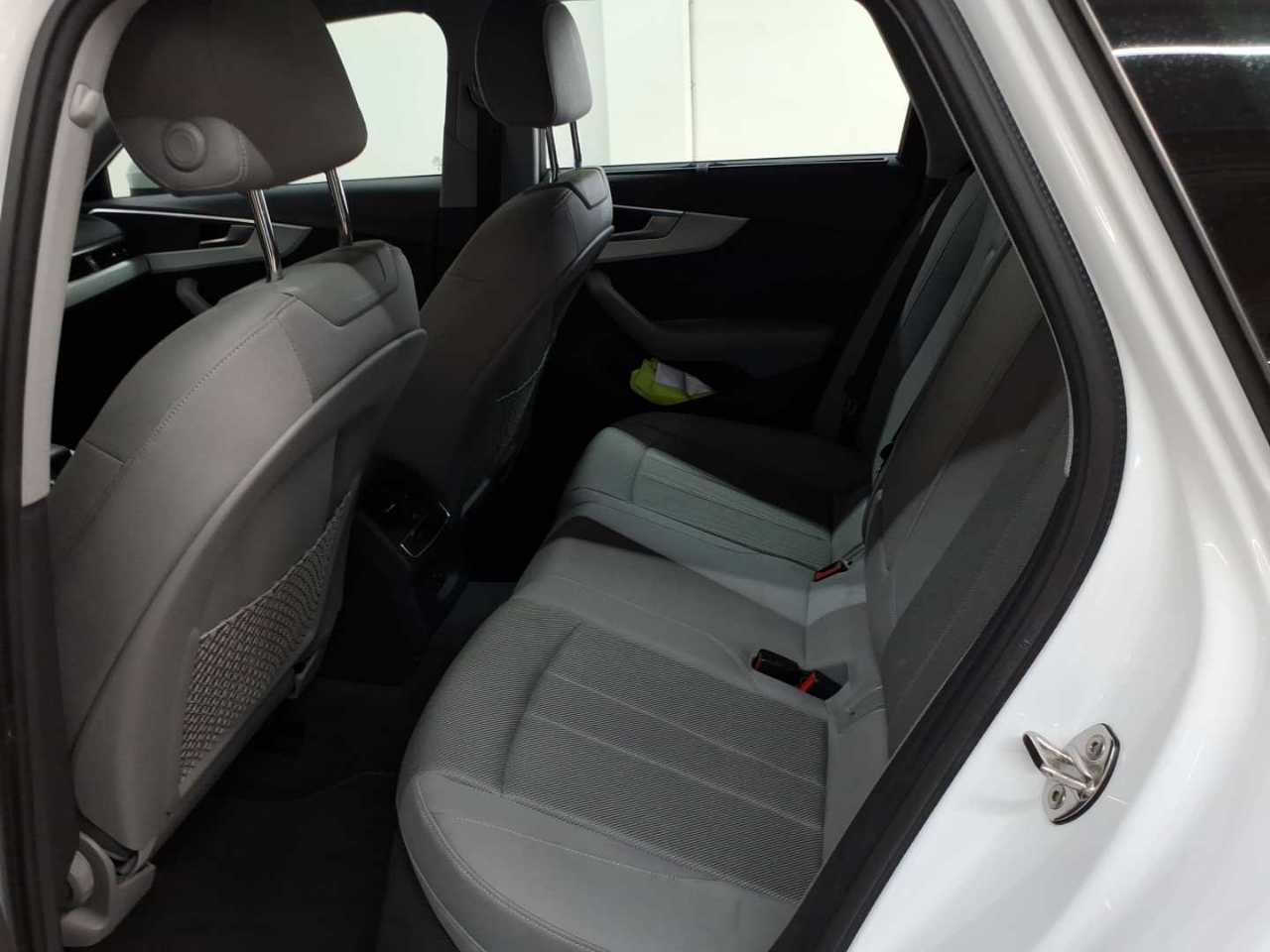 Audi A4 Avant 35 TDI S tronic 13