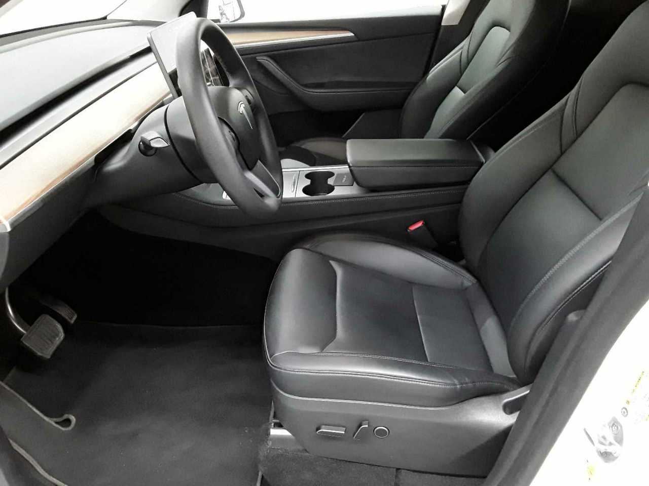 Tesla Model Y Long Range Dual Motor AWD 7