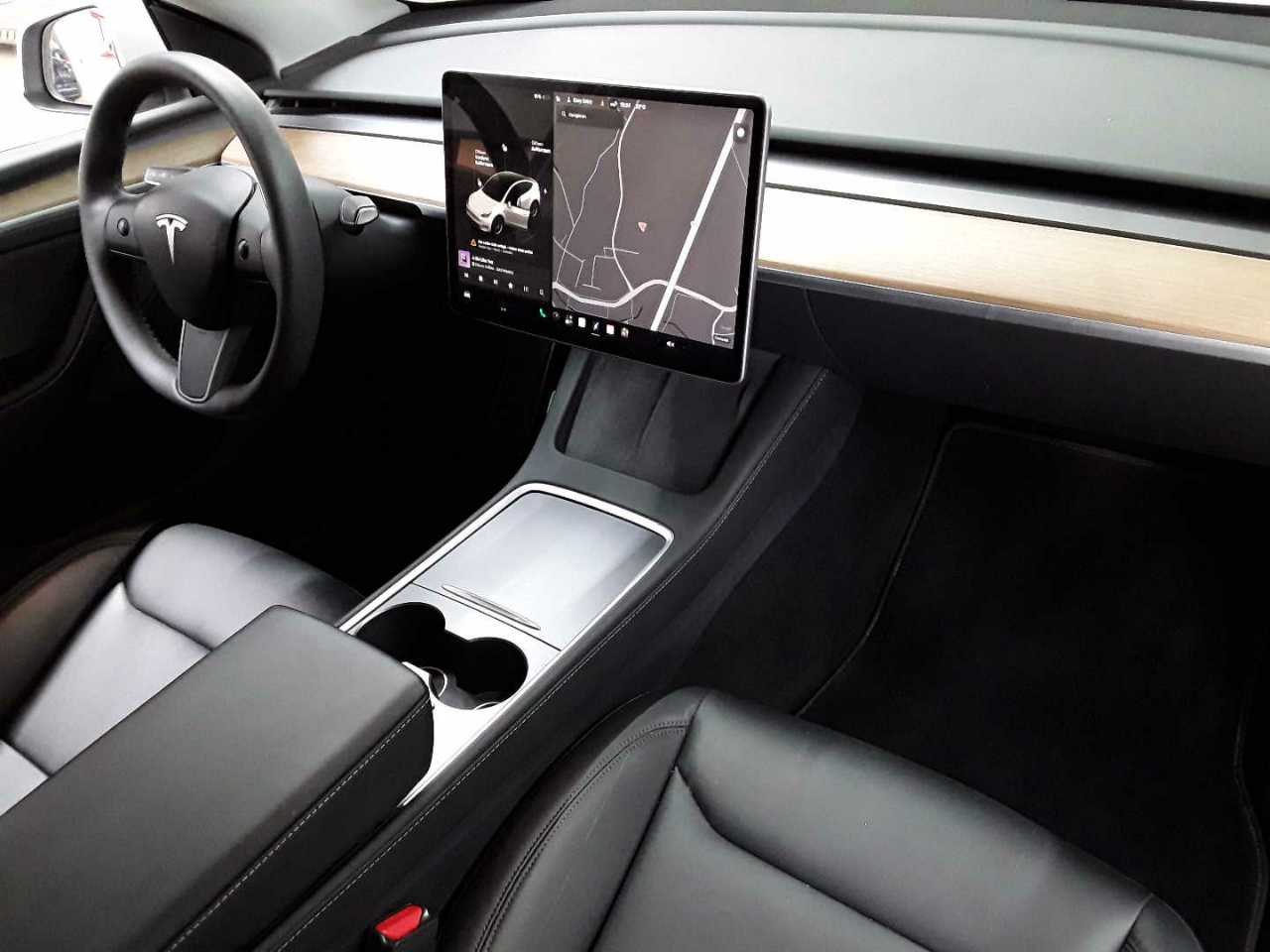 Tesla Model Y Long Range Dual Motor AWD 9