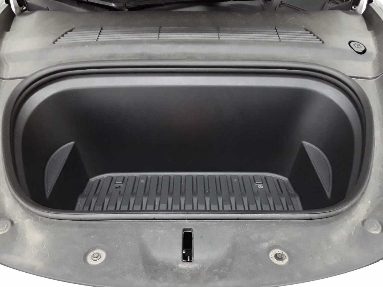 Tesla Model Y Long Range Dual Motor AWD 16