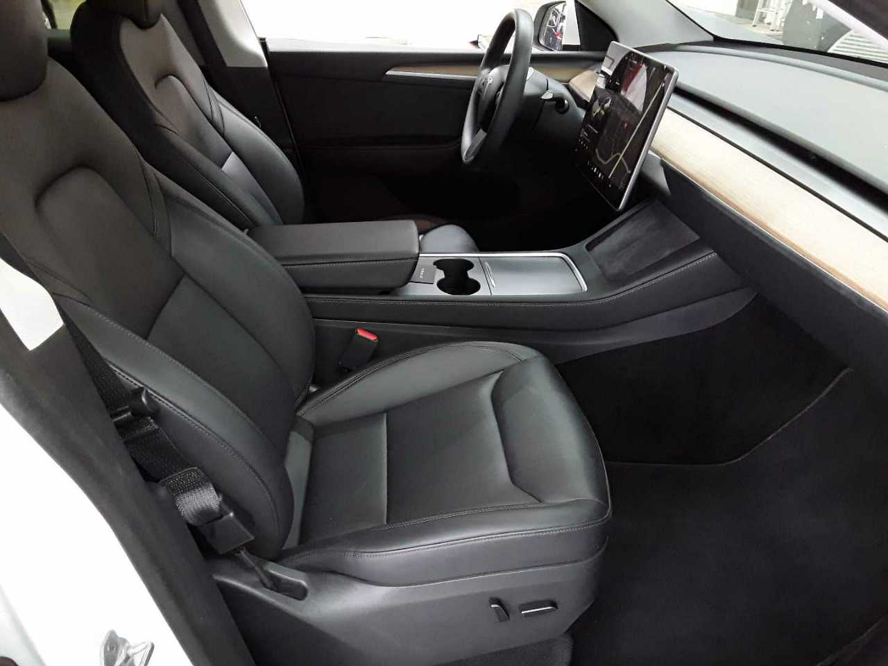 Tesla Model Y Long Range Dual Motor AWD 8