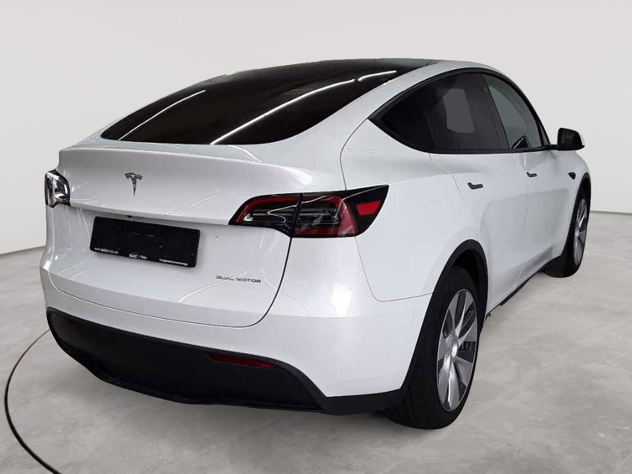 Tesla Model Y Long Range Dual Motor AWD 4
