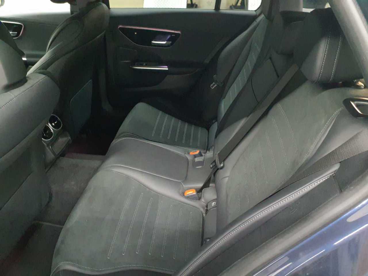 Mercedes-Benz C 220 d 4Matic T 9G-TRONIC AMG Line 13