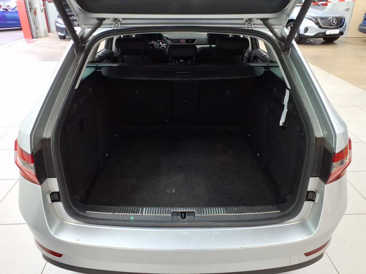 Skoda Superb Combi 2.0 TDI 4x4 DSG Ambition 15