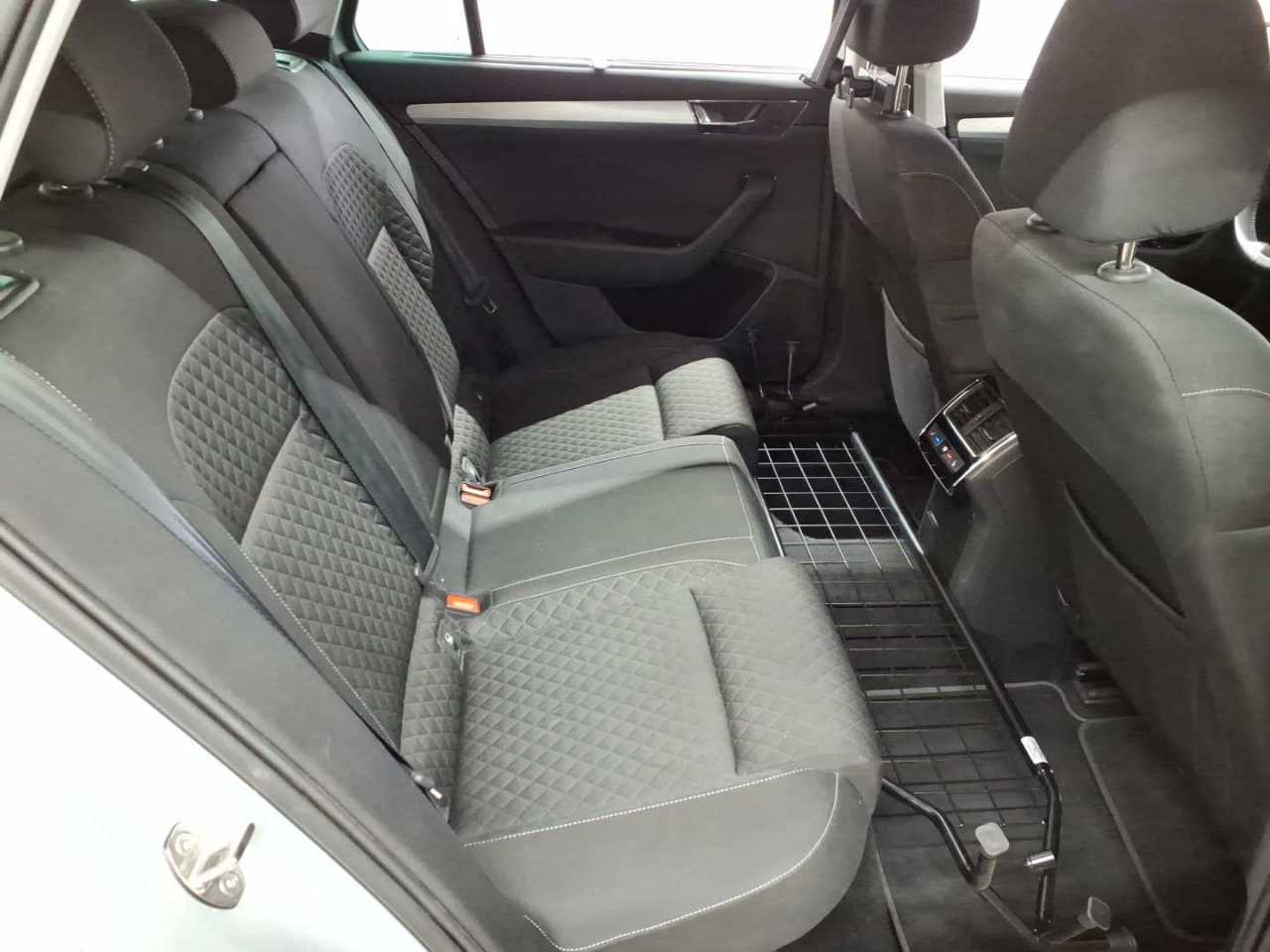 Skoda Superb Combi 2.0 TDI 4x4 DSG Ambition 14
