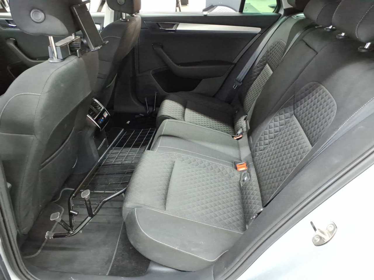 Skoda Superb Combi 2.0 TDI 4x4 DSG Ambition 13