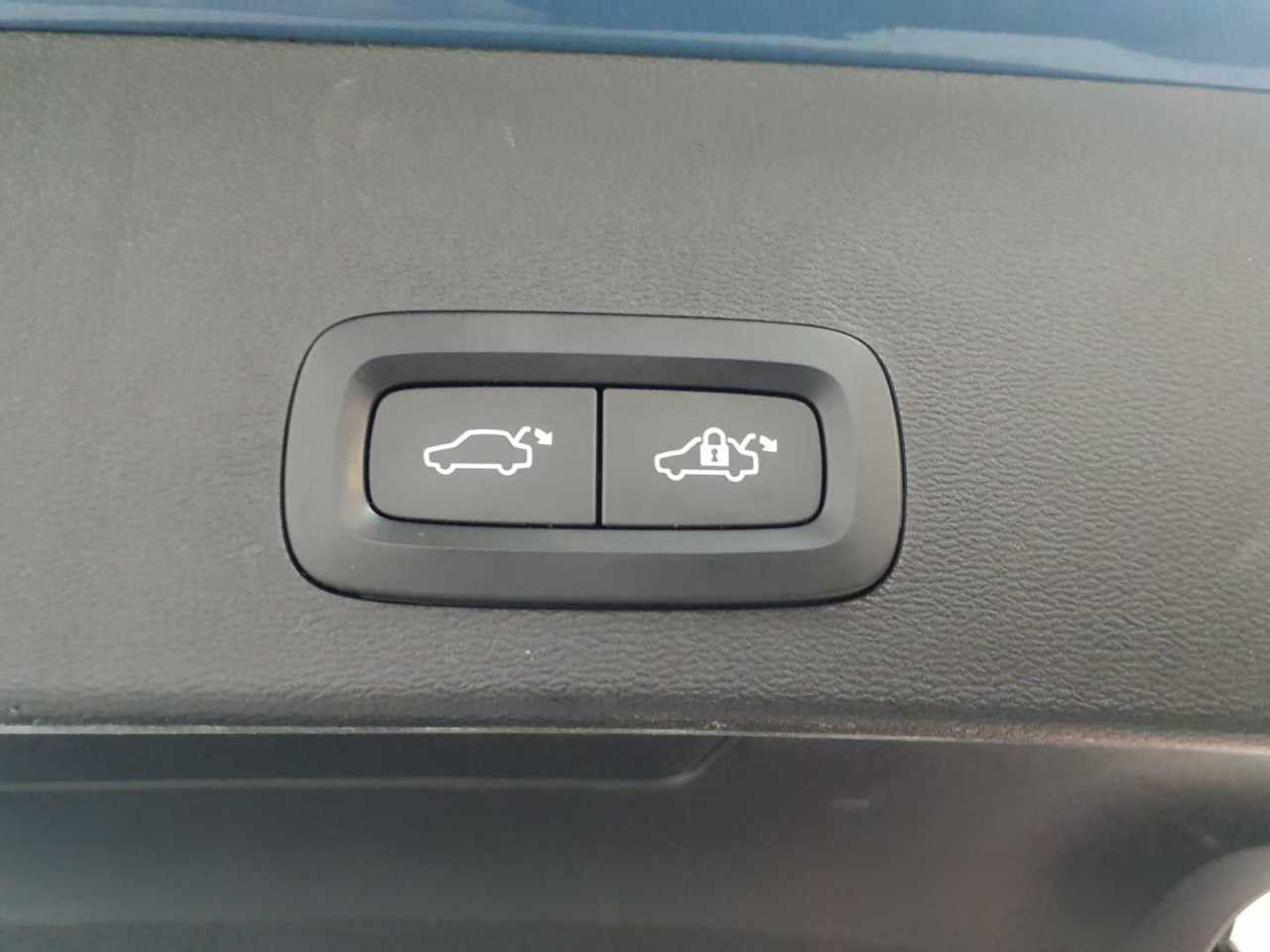 Volvo XC40 T4 Recharge DKG Plus Bright 16