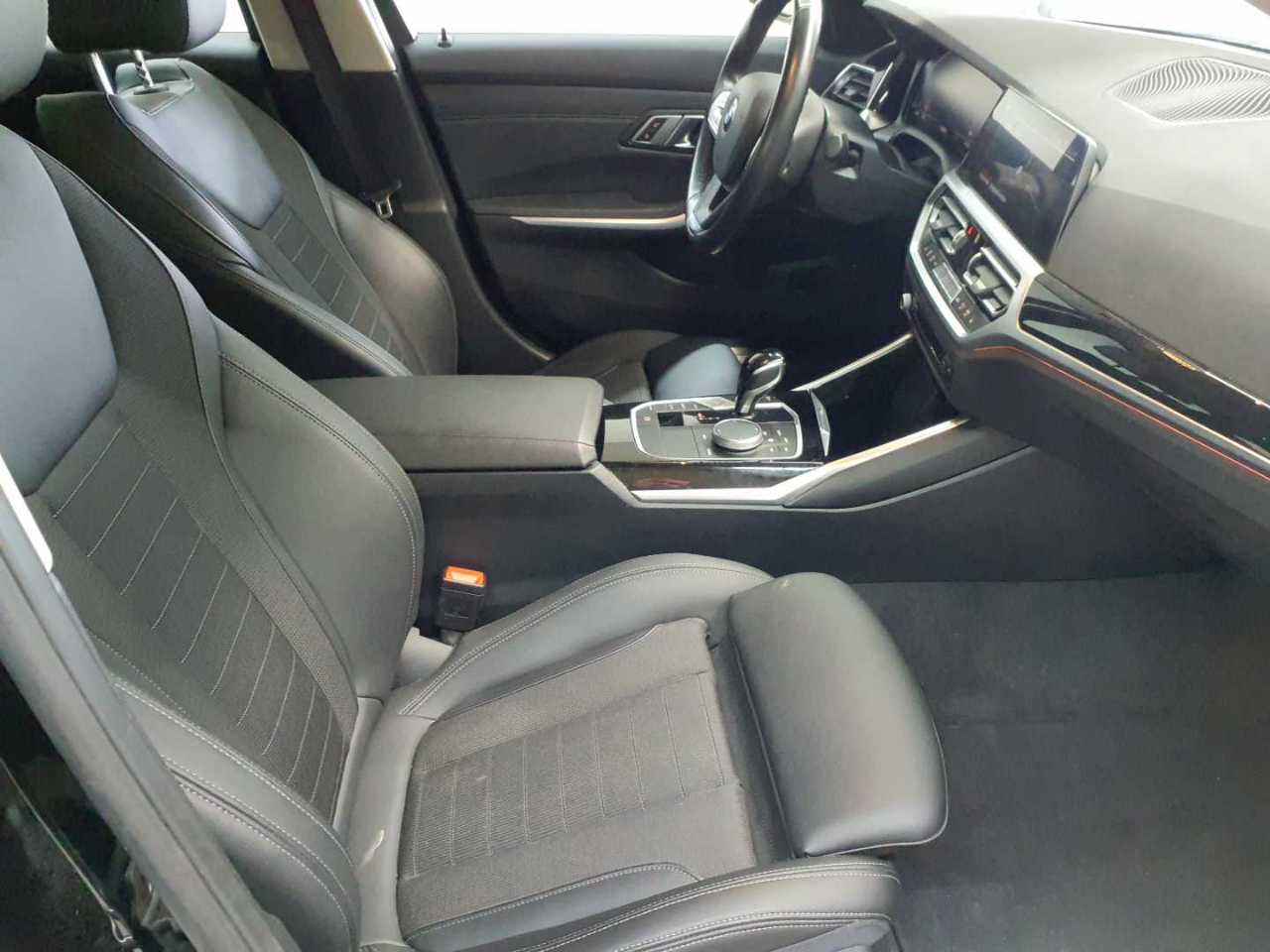BMW 320d Touring xDrive Aut. Sport Line 8