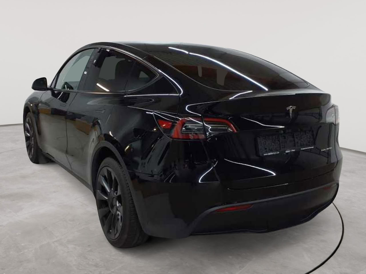 Tesla Model Y Long Range Dual Motor AWD 5