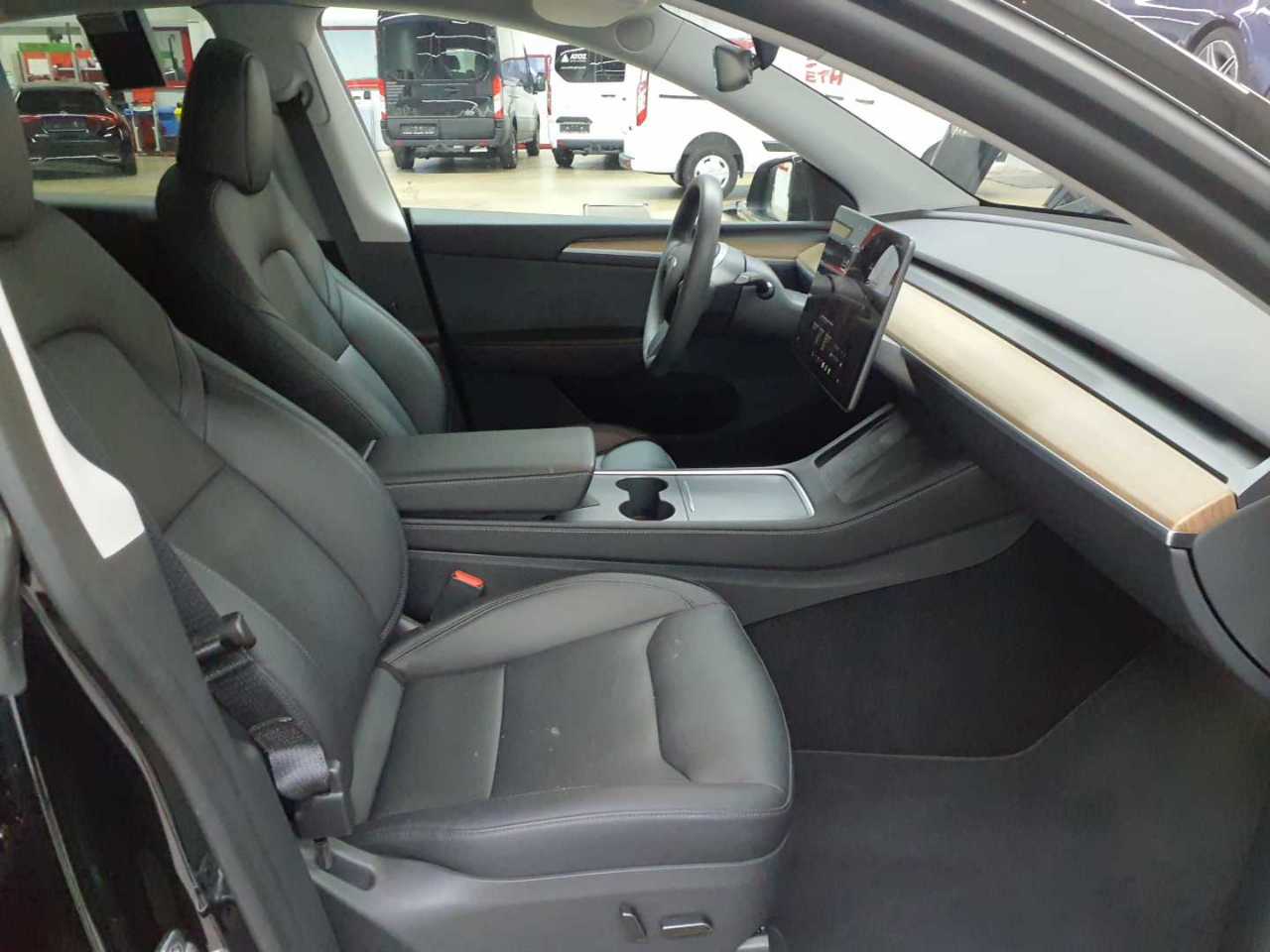 Tesla Model Y Long Range Dual Motor AWD 7