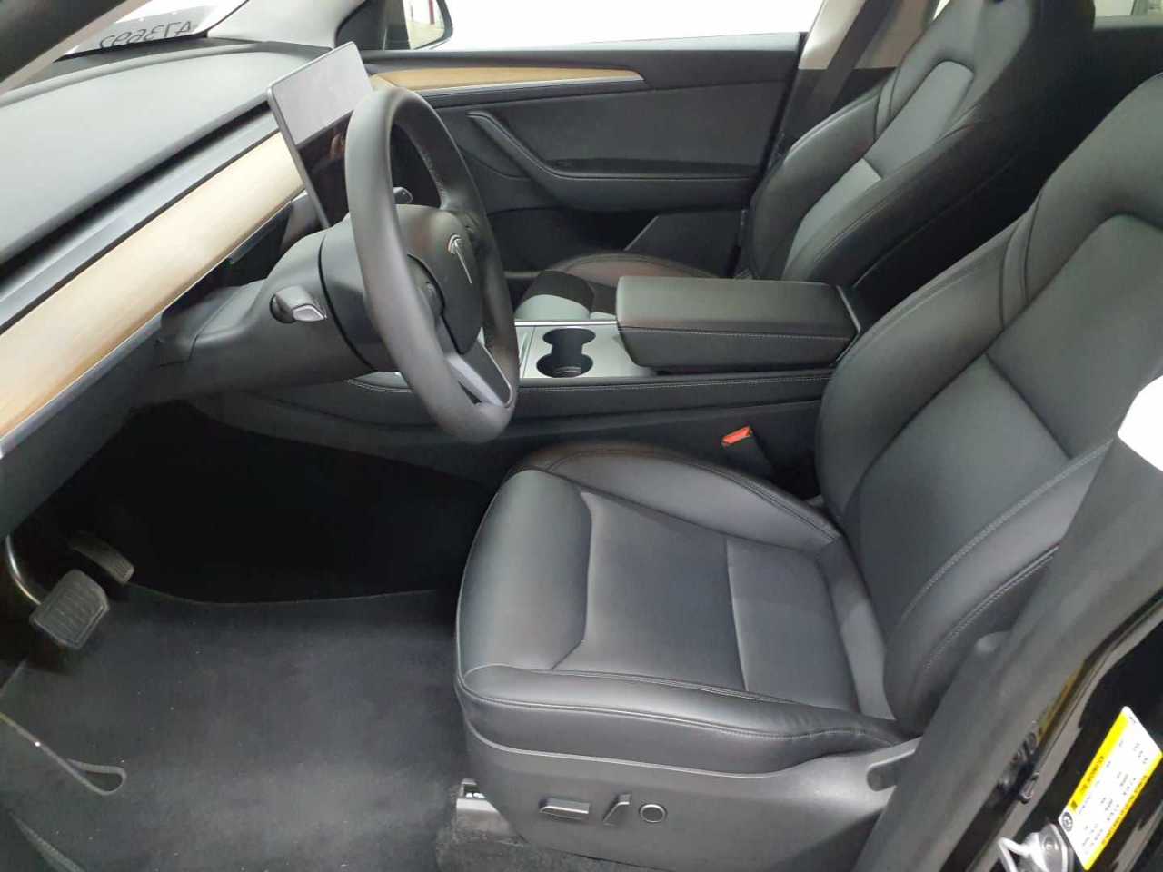 Tesla Model Y Long Range Dual Motor AWD 8