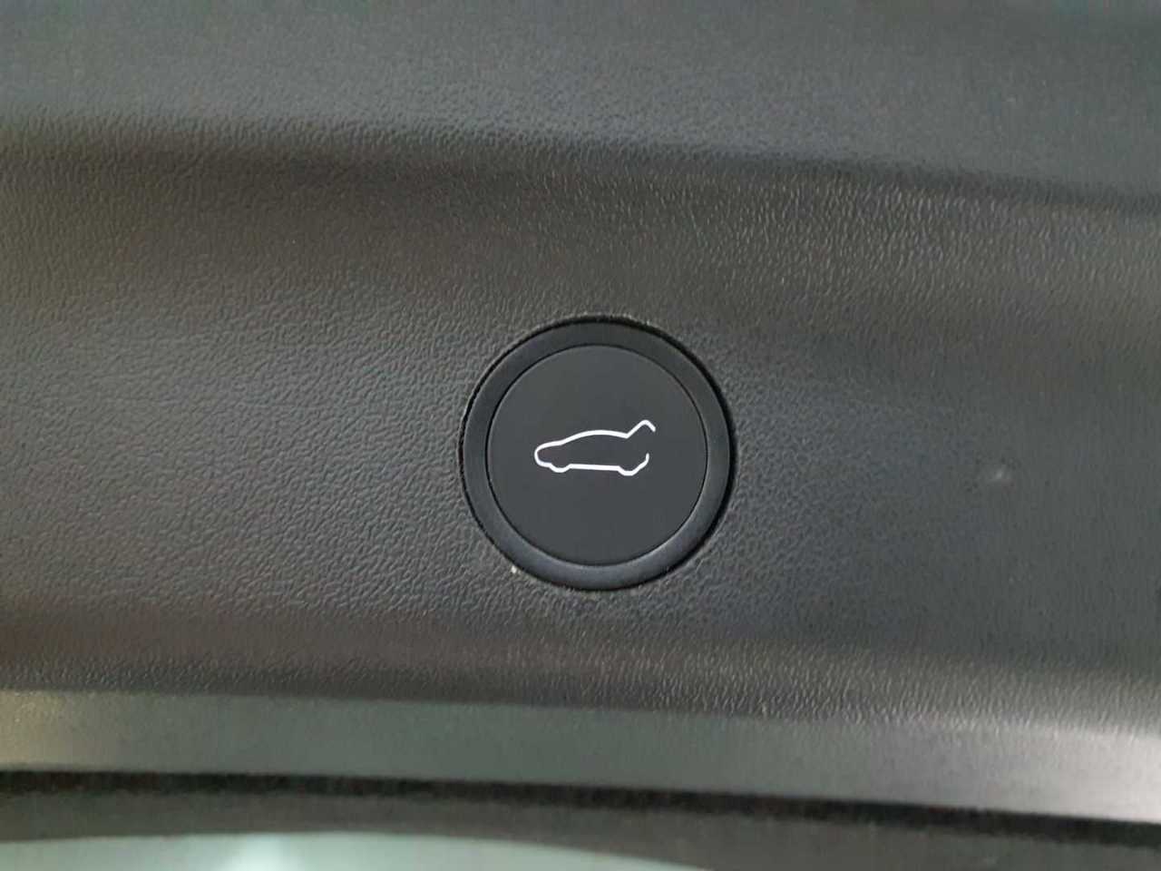 Tesla Model Y Long Range Dual Motor AWD 17