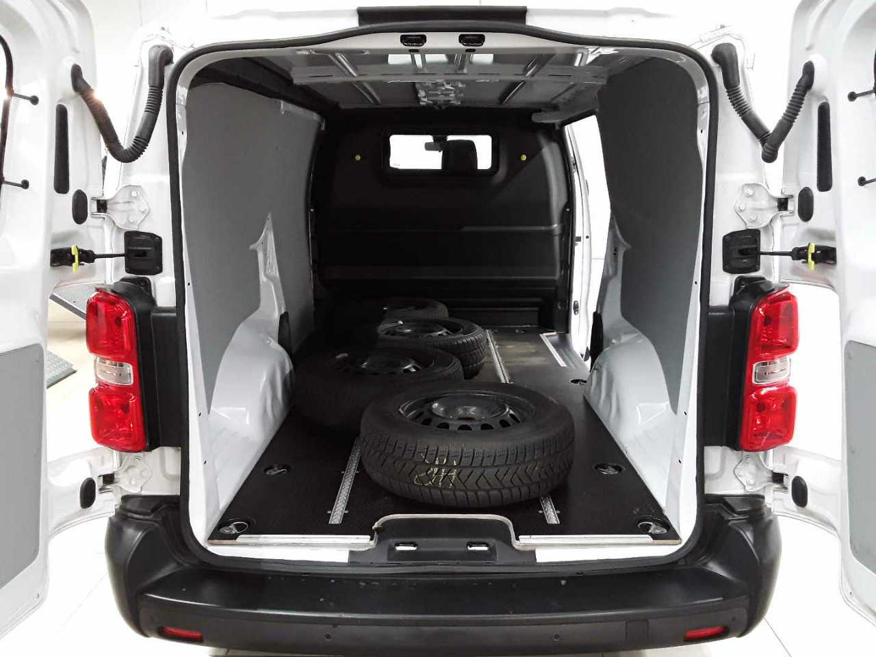 Opel Vivaro-e Cargo L (50-kWh) 15