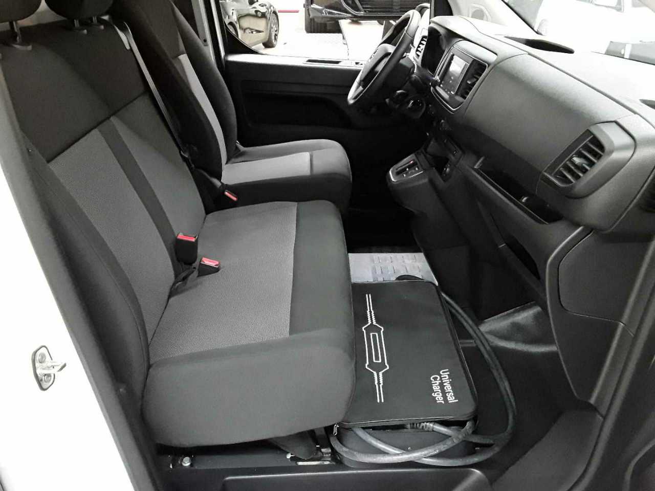 Opel Vivaro-e Cargo L (50-kWh) 8