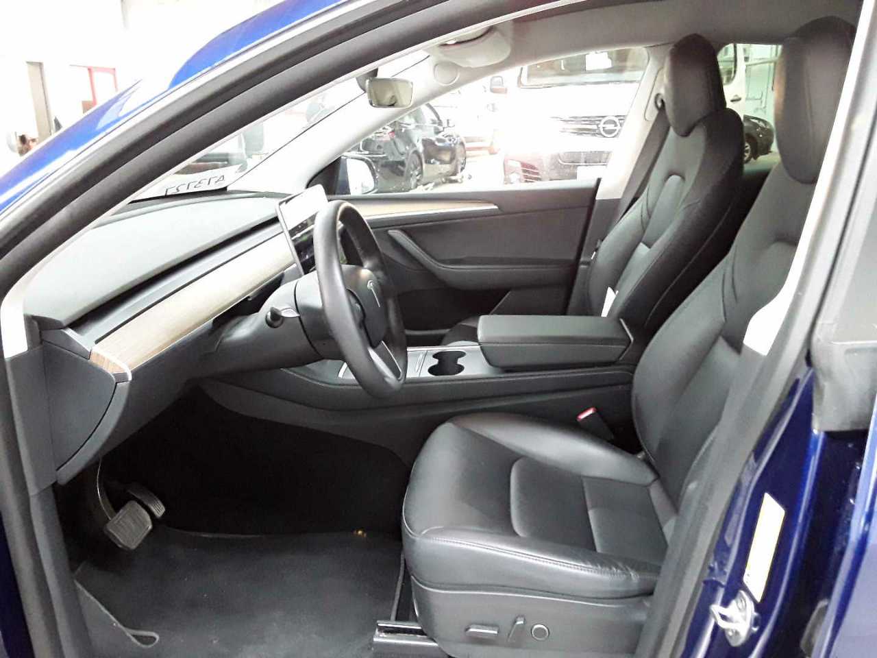 Tesla Model Y Long Range Dual Motor AWD 7