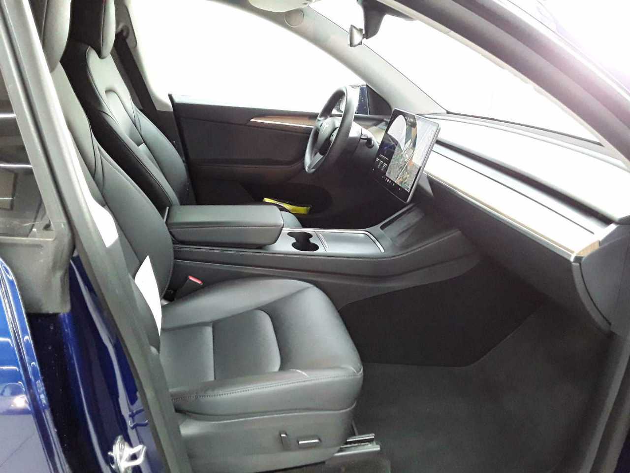 Tesla Model Y Long Range Dual Motor AWD 8