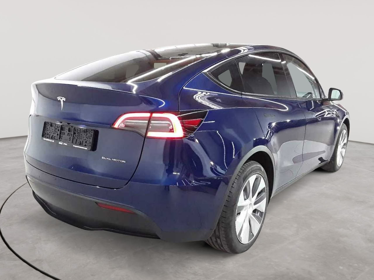 Tesla Model Y Long Range Dual Motor AWD 4