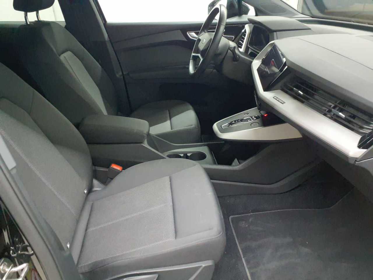 Audi Q4 e-tron 45 quattro 8
