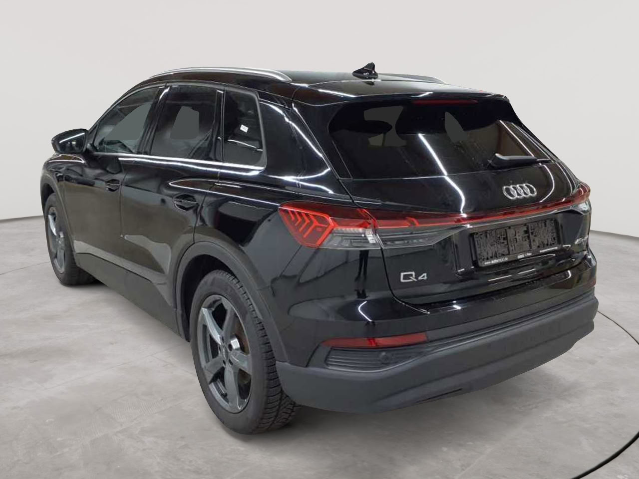 Audi Q4 e-tron 45 quattro 5