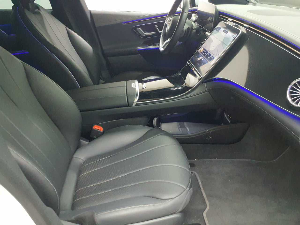 Mercedes-Benz EQE 300 Electric Art 8