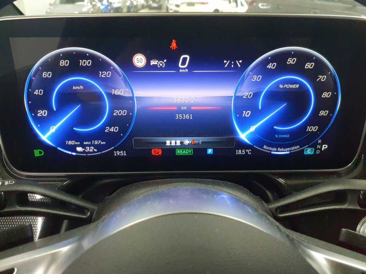 Mercedes-Benz EQE 300 Electric Art 11