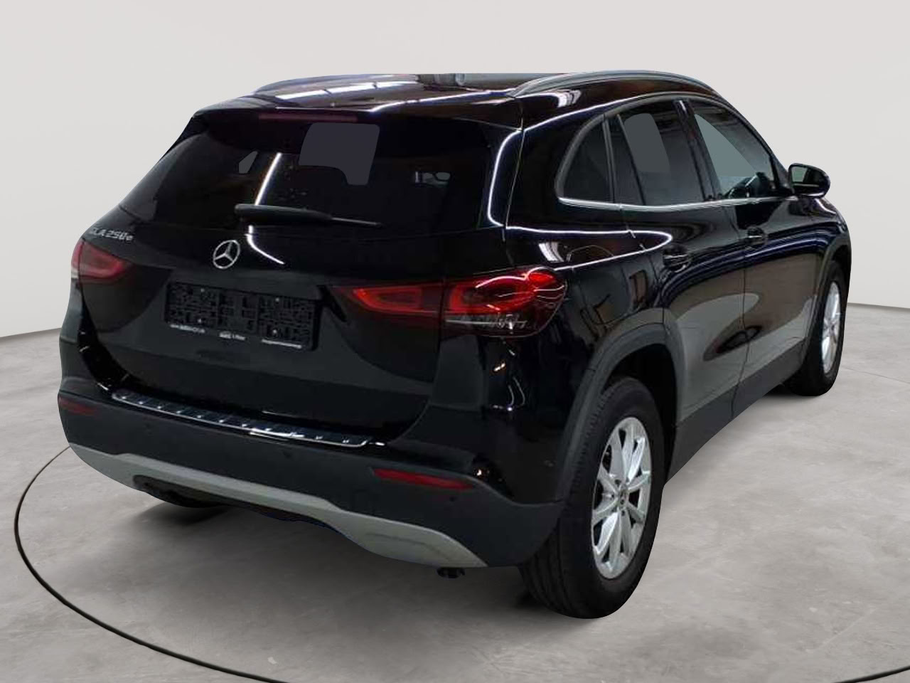 Mercedes-Benz GLA 250 e 8G-DCT Style 4