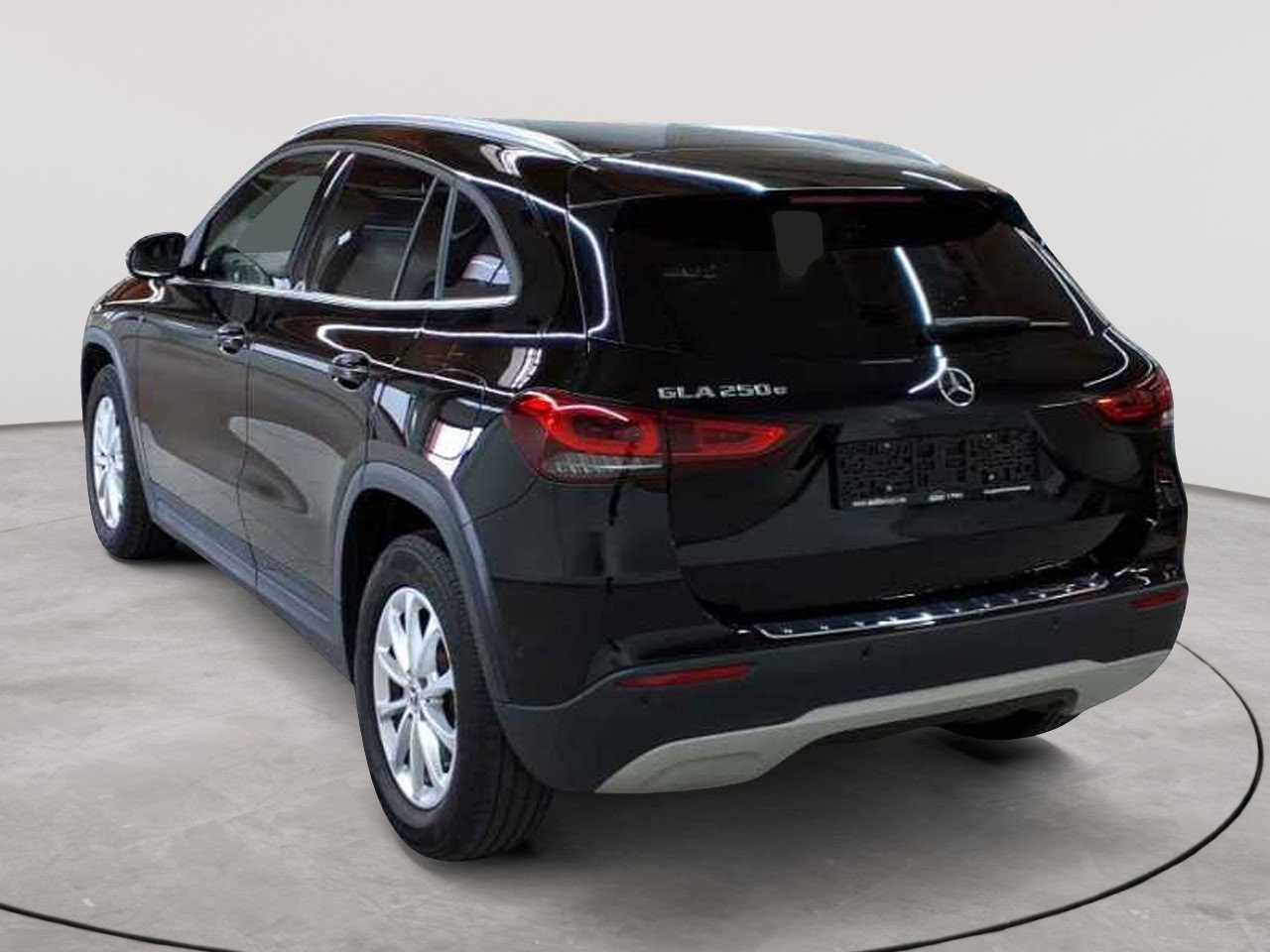 Mercedes-Benz GLA 250 e 8G-DCT Style 5