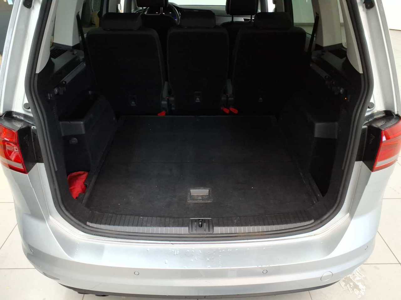 Volkswagen Touran 2.0 TDI SCR DSG ACTIVE 15
