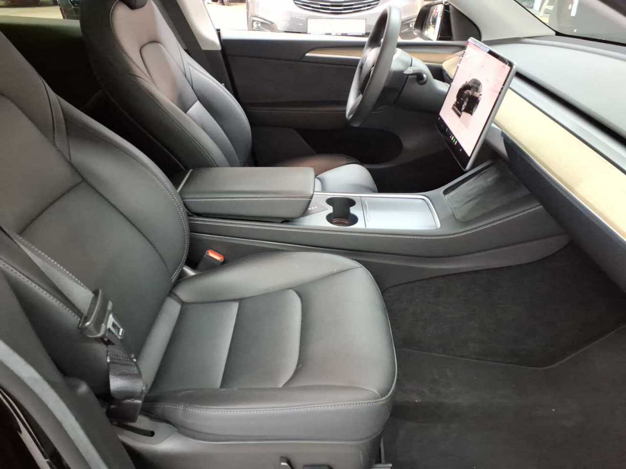 Tesla Model Y RWD 8