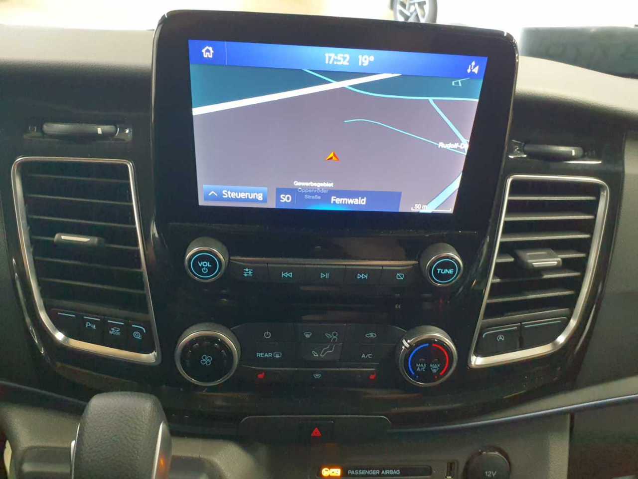 Ford Tourneo Custom 320 L1H1 VA Autm. Active 12