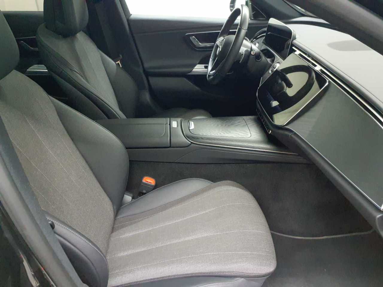 Mercedes-Benz E 220 d 9G-TRONIC Edition AVANTGARDE 8