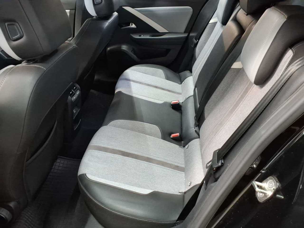 Opel Astra 1.5 D Automatik Business Elegance 13