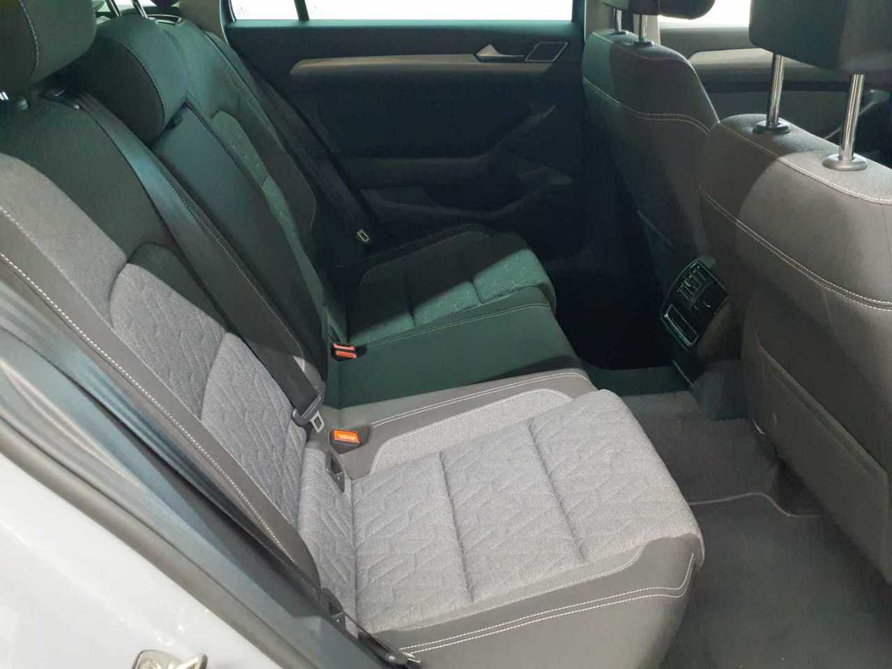 Vw Passat Variant 2.0 TDI SCR DSG Business 14