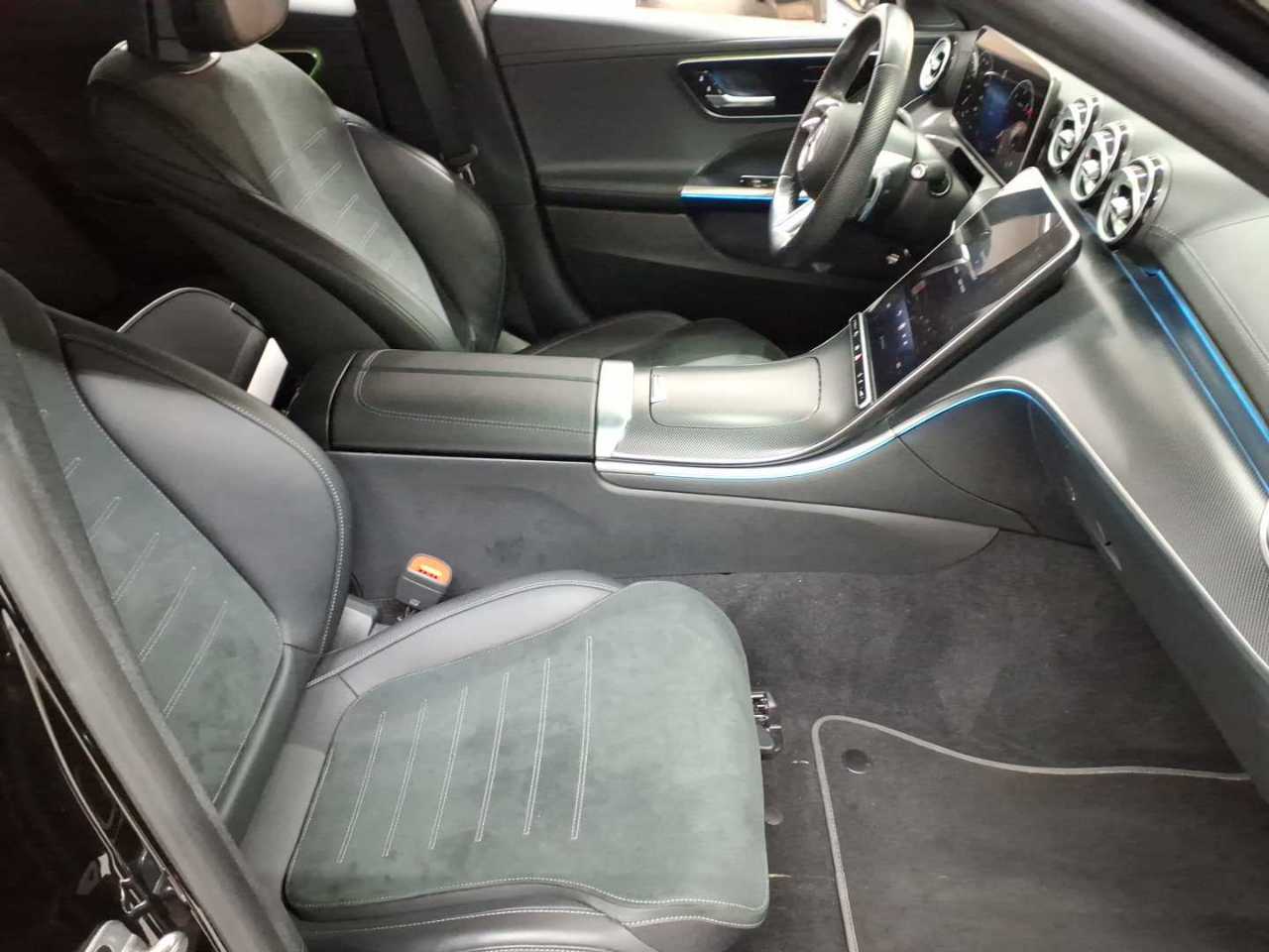 Mercedes-Benz C 220 d 4Matic T 9G-TRONIC AMG Line 8