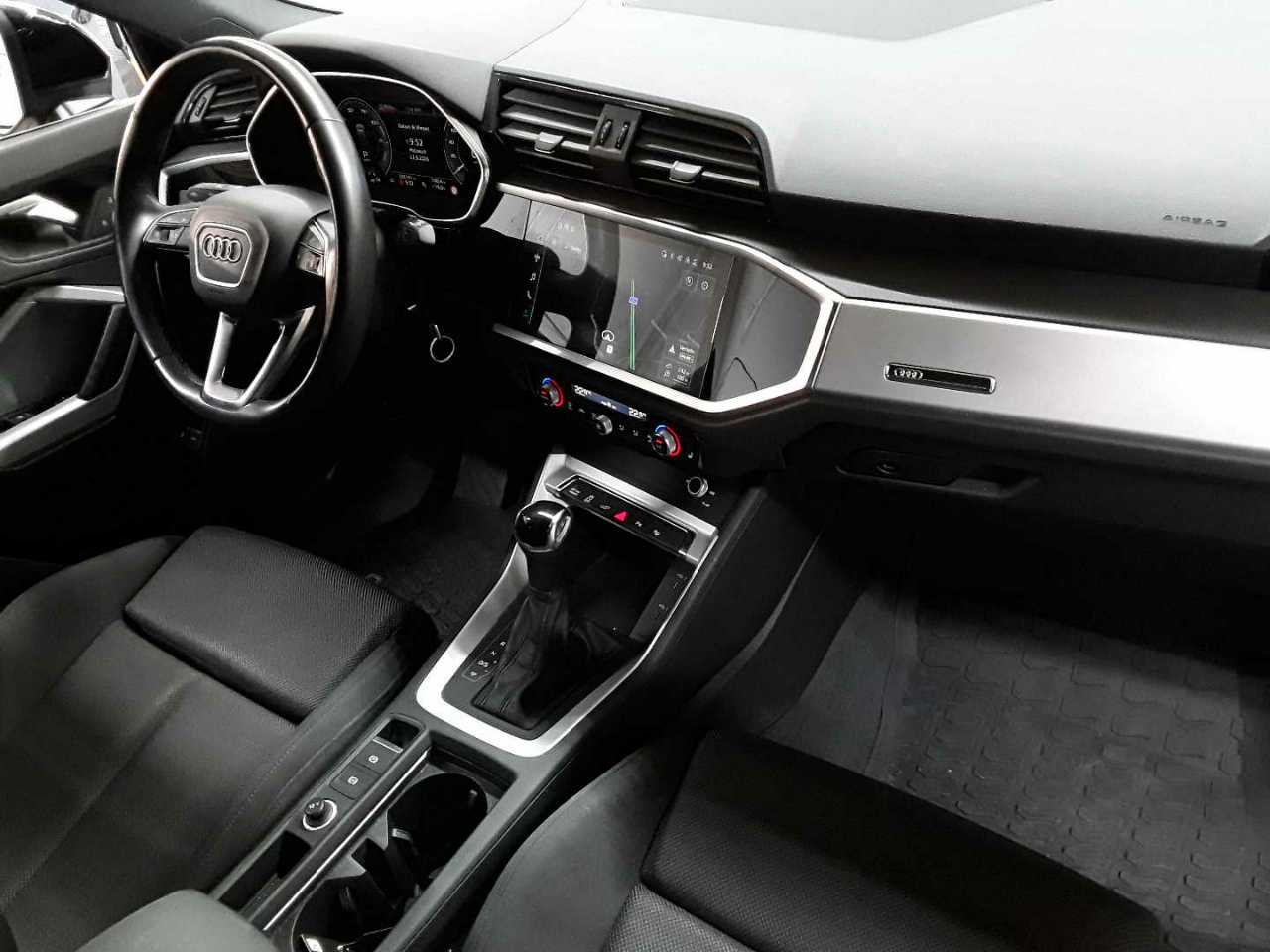 Audi Q3 45 TFSIe S tronic S line 9