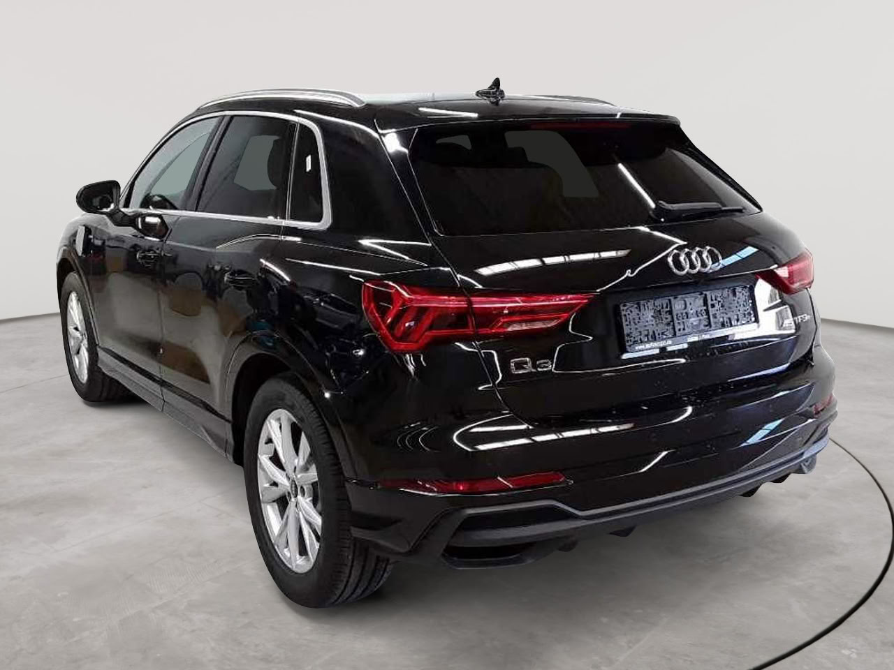Audi Q3 45 TFSIe S tronic S line 5