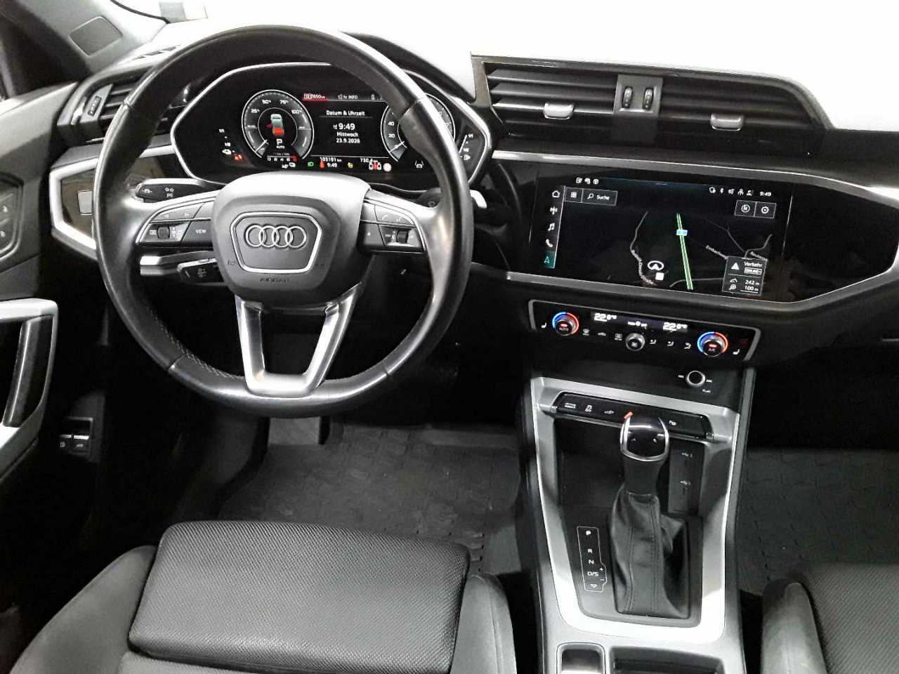 Audi Q3 45 TFSIe S tronic S line 10