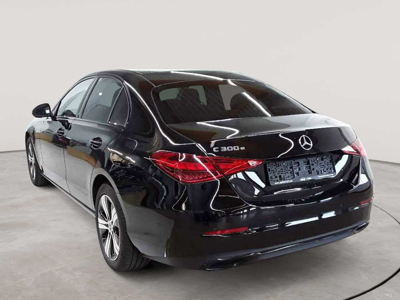 Mercedes-Benz C 300 e 9G-TRONIC Avantgarde 5