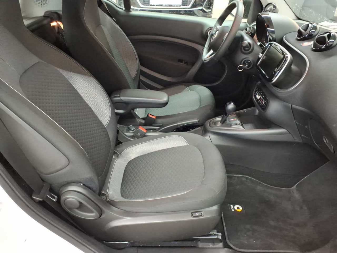 smart fortwo coupe EQ passion 8