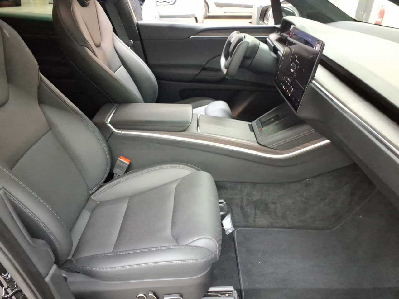 Tesla Model X 8
